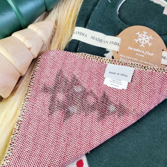 Handmade In India Christmas Green & White Knit Baby Toddler Blanket & Bib Set - Picture 6 of 11